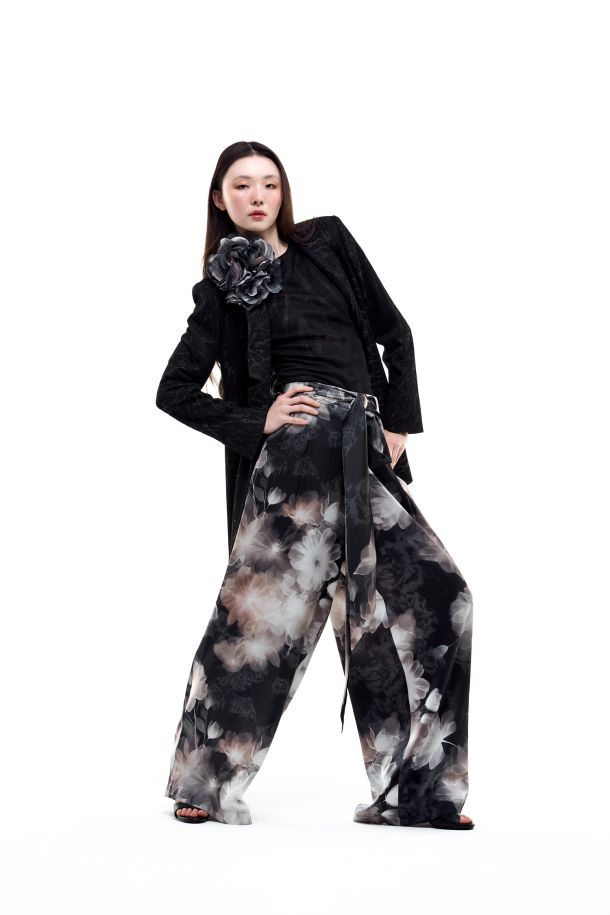 Roberta Redaelli spring summer 2026, R1122/2 Dinami-tecs jacquard knit long jacket fiore piccolo ossidiana