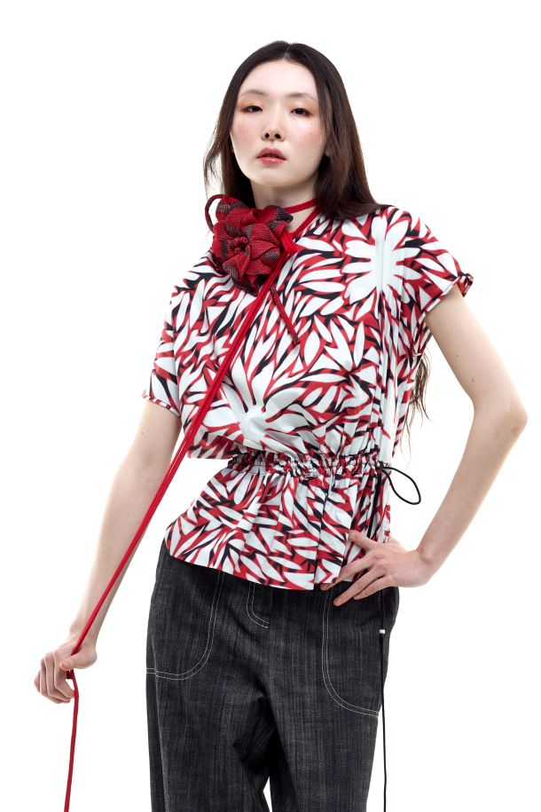 Roberta Redaelli spring summer 2026, RD515 Cotton wide blouse with drawstring fiore grande piatto corallo