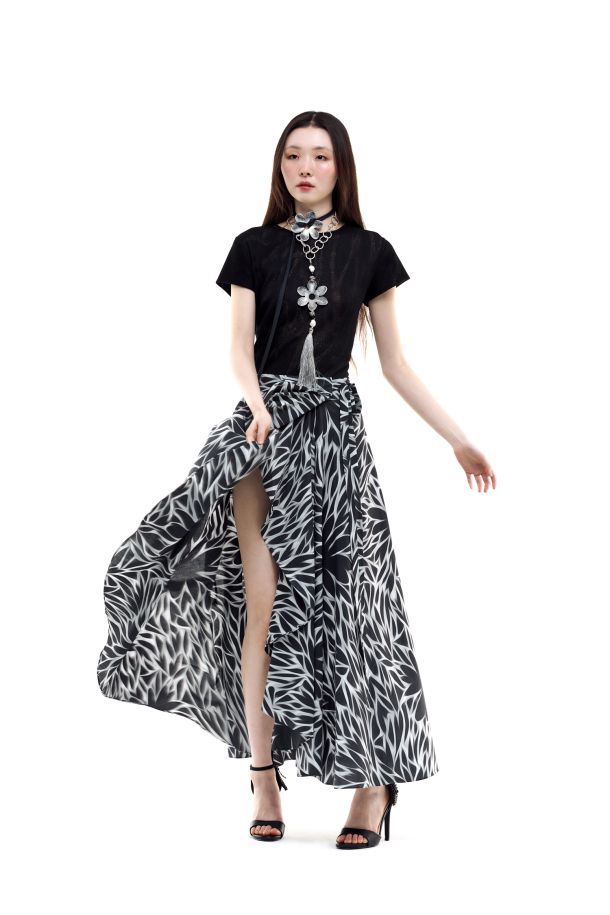 oberta Redaelli spring summer 2026, RD499 cotton sarong skirt fiore grande piatto nero