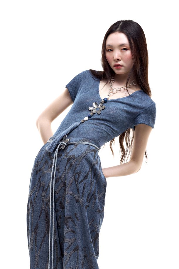 Roberta Redaelli spring summer 2026, R1370 Jacquard knit V-neck T-shirt fiore grande jeans