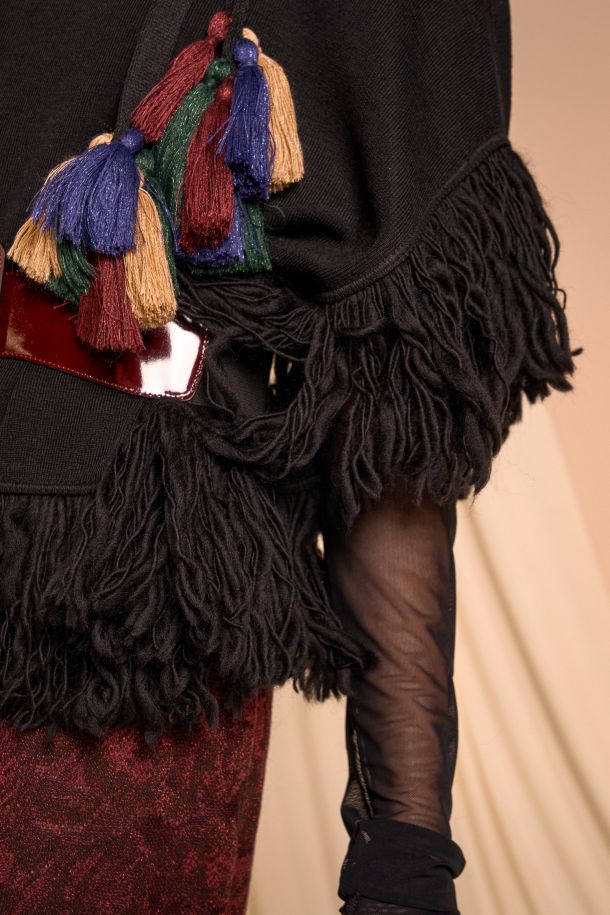 Roberta Redaelli AUTUNNO INVERNO 2025-26, R1353 pulla scatoletta in maglia con frange