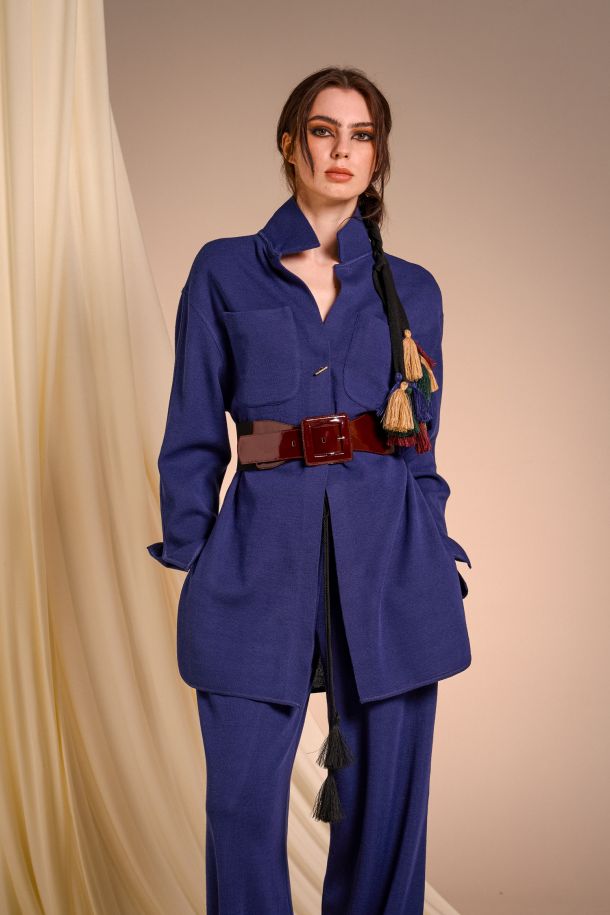 Roberta Redaelli AUTUNNO INVERNO 2025-26, R1334/3 camicia over con gemello taschino in maglia zaffiro + APC164 cintura in pelle ed elastico nero e bordeaux lucido