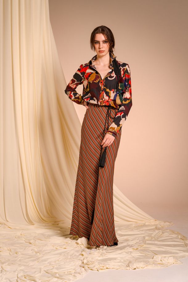 Roberta Redaelli AUTUNNO INVERNO 2025-26, RD489 abito camicia sbieco in seta stampata stampa acquarello rubino, riga rubino, ricamo topazio