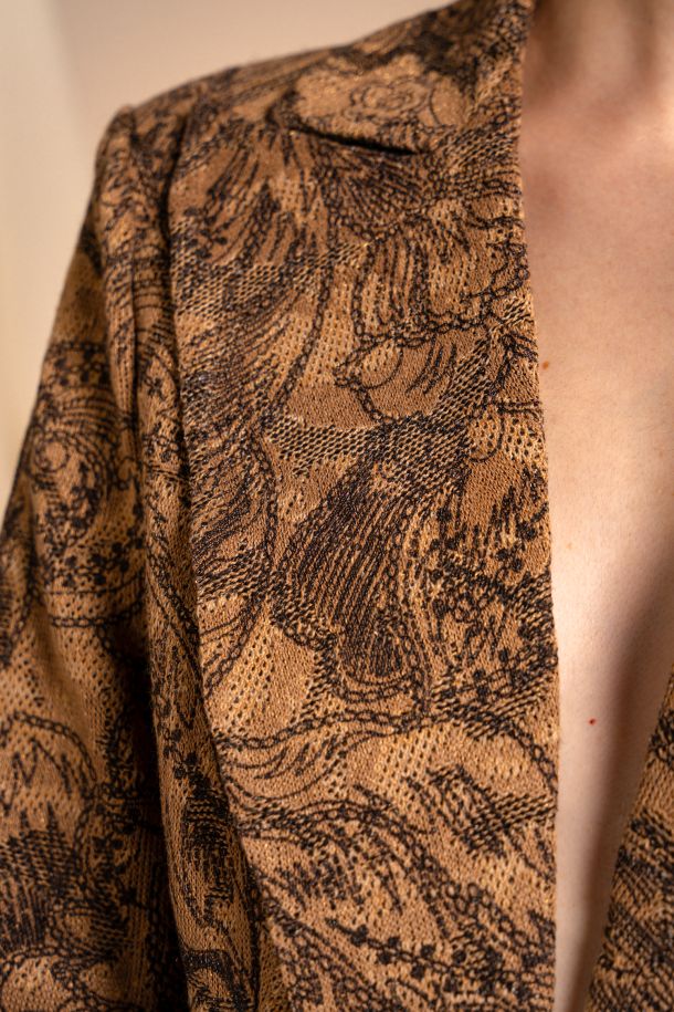 Roberta Redaelli AUTUNNO INVERNO 2025-26, R1345/2ST giacca con gemello in maglia jacquard dinami-tecs broccato topazio con stampa a rilievo in constrasto