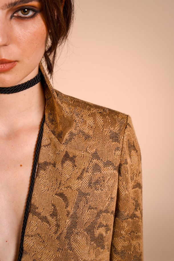 Roberta Redaelli AUTUNNO INVERNO 2025-26, R1355JBRO giacca corta con gemello e tasche in maglia jacquard dinami-tecs broccato topazio