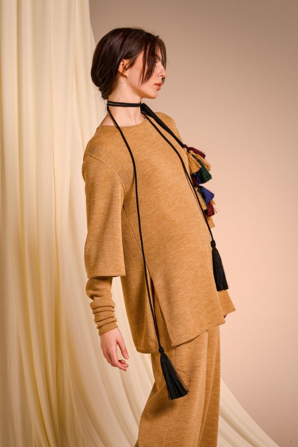 Roberta Redaelli AUTUNNO INVERNO 2025-26, R1351 pull girocollo in maglia topazio + R1356 maniche staccate topazio