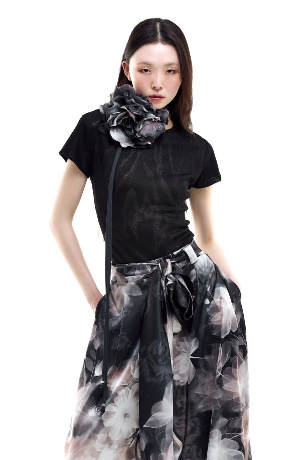 Roberta Redaelli primavera estate 2026, R1371 t-shirt girocollo in maglia jacquard fiore grande ossidiana