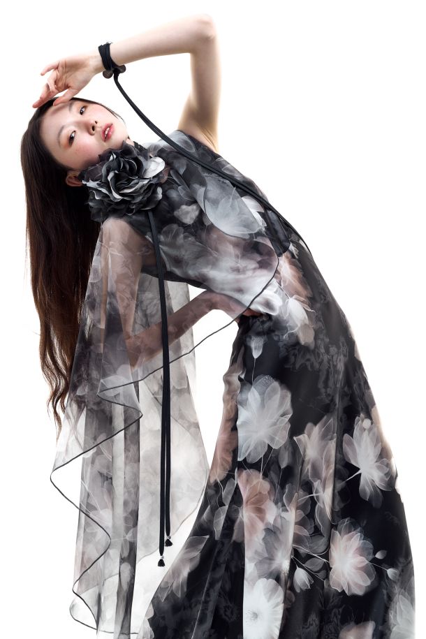 Roberta Redaelli primavera estate 2026, RD506 cappa in organza di seta trasparenze monocolore nero