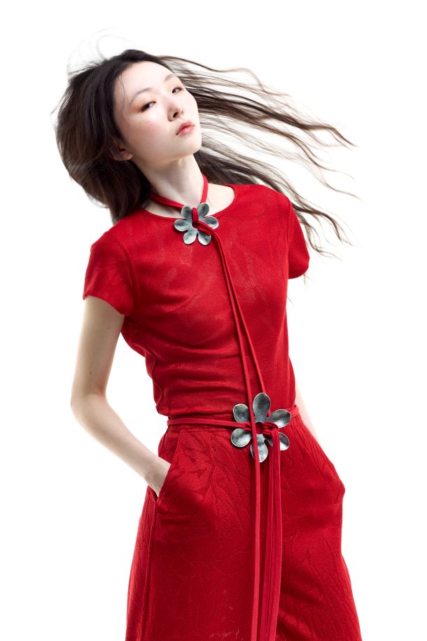 Roberta Redaelli PRIMAVERA ESTATE 2026, R1369 T-SHIRT girocollo lunga in maglia jacquard fiore grande corallo