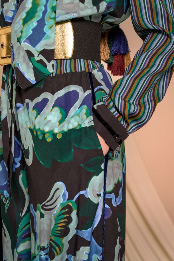Roberta Redaelli fall winter 2025-26, RD494  Printed silk shirt with scarf prints: zaffiro, riga zaffiro