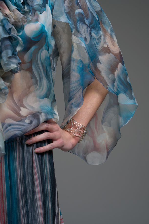 Roberta Redaelli spring summer 25 Ambrosia, RD476/stamp Silk creponne pirate shirt with petal sleeves ambrosia goccia