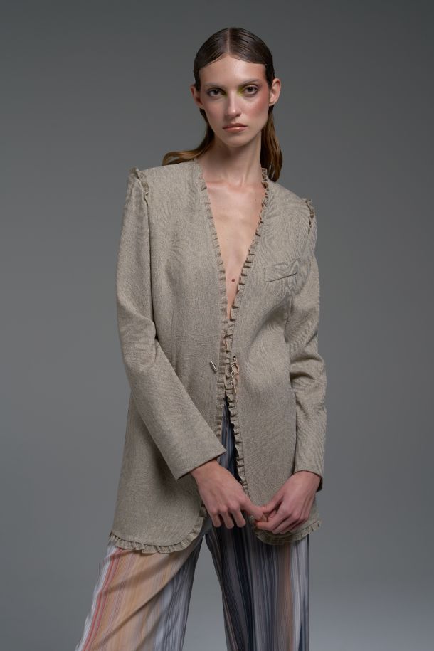 Roberta Redaelli spring summer 2025 Ambrosia, RSA137 DINAMI-TECS jacquard knit collarless jacket with ruffles miele