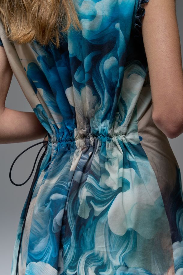 Roberta Redaelli spring summer 25 Ambrosia, RD467 Sleeveless cotton shirt dress with rear drawstring ambrosia goccia